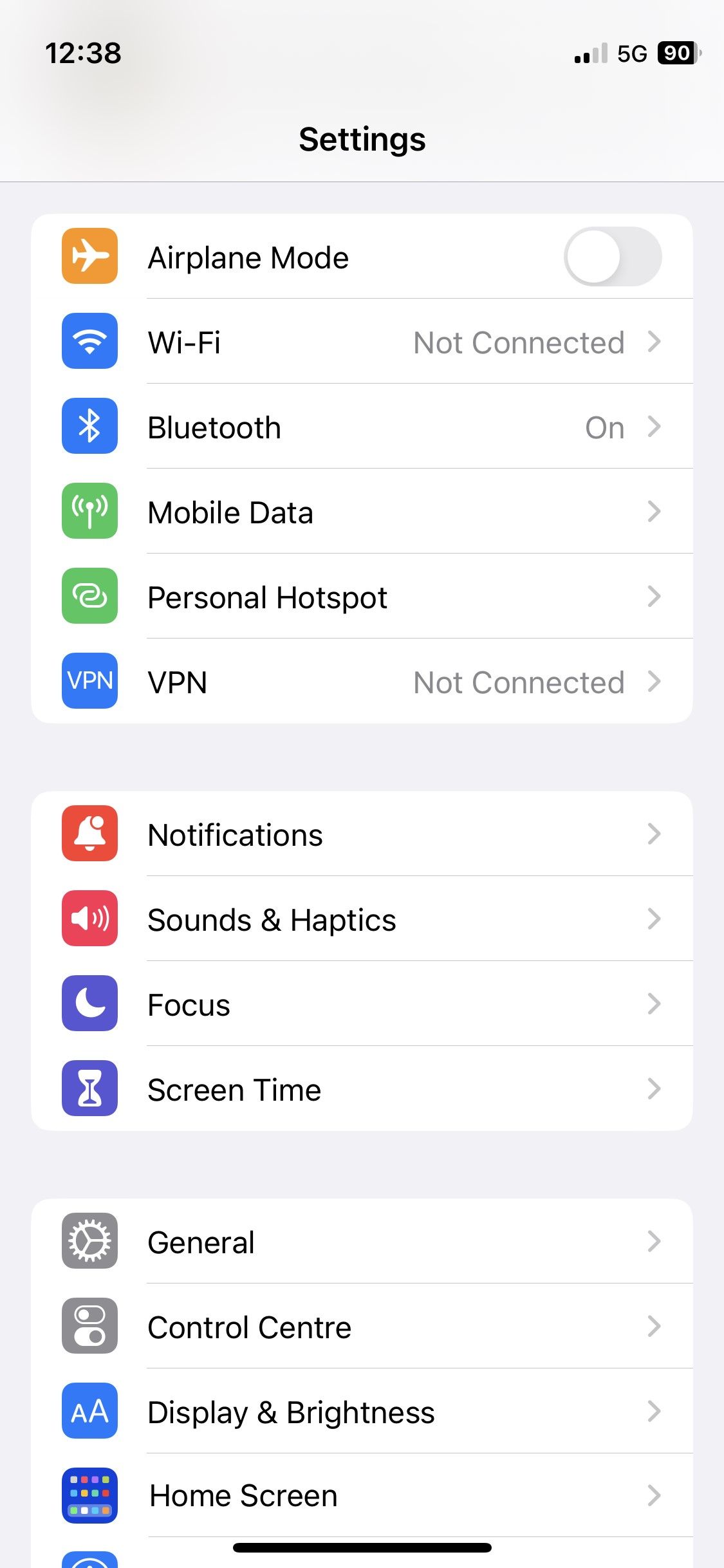 Скриншот: настройки iPhone с включённым Bluetooth