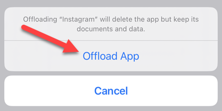 Подтверждение действия «Выгрузить приложение» на iPhone.