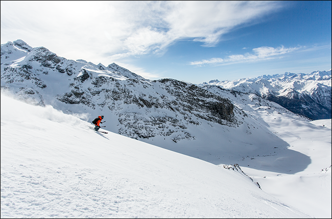 Серия кадров лыжного спуска — один хороший и один слабый