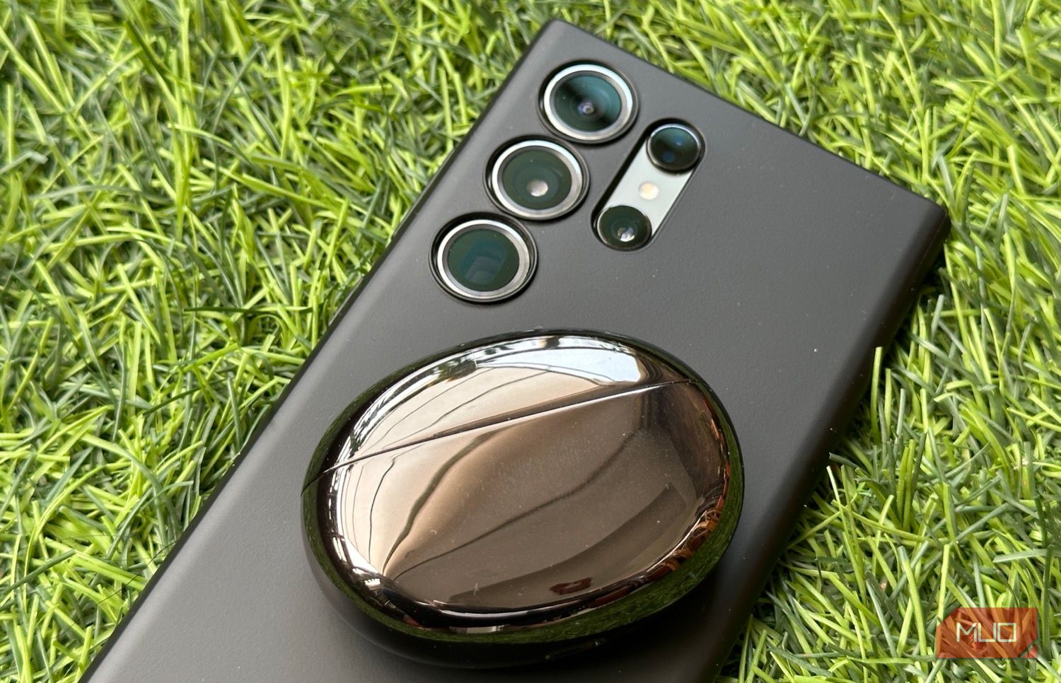 Беспроводная зарядка на Galaxy S23 Ultra