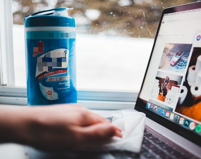 Чистка вентиляционных отверстий MacBook