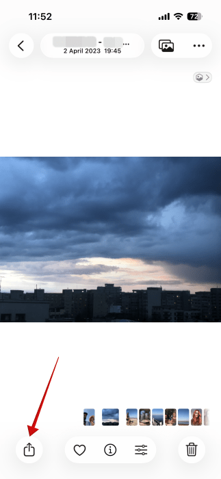 Фото: Кнопка «Поделиться» в приложении «Фото» на iPhone.