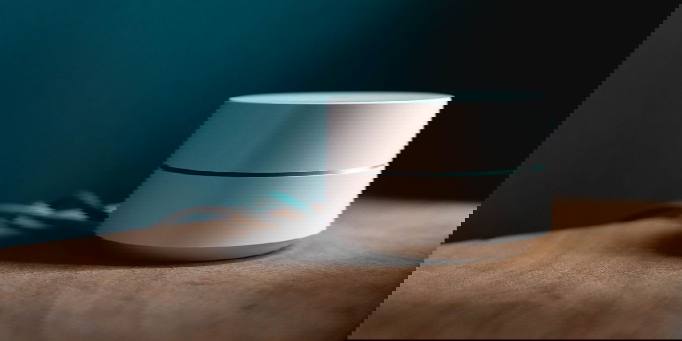 Отключить посторонние устройства от Wi‑Fi