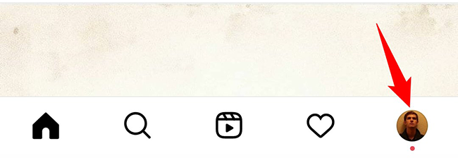 Нажмите на иконку профиля в правом нижнем углу приложения.