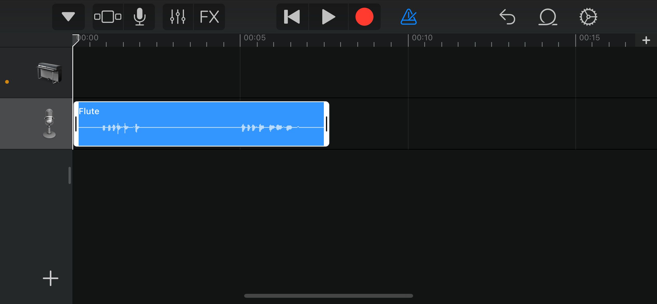 Обрезка трека в GarageBand для iPhone.