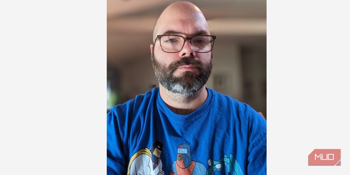 Селфи со штативом и источником света, снятое фронтальной камерой