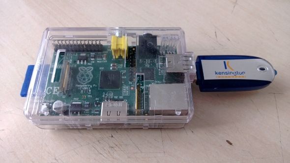 Флешка, вставленная в Raspberry Pi