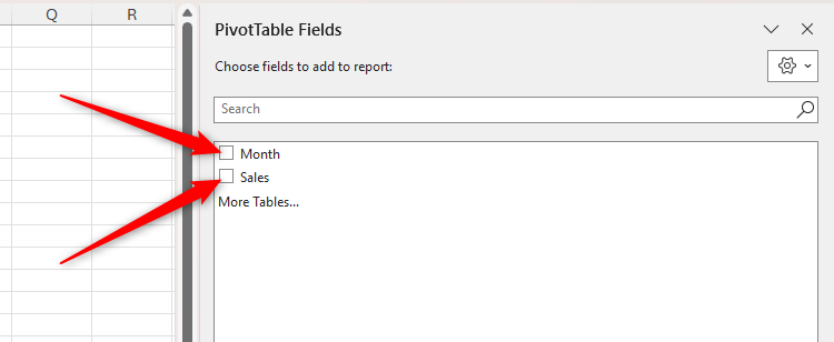 Область полей сводной таблицы Excel, выделены поля Month (Месяц) и Sales (Продажи).