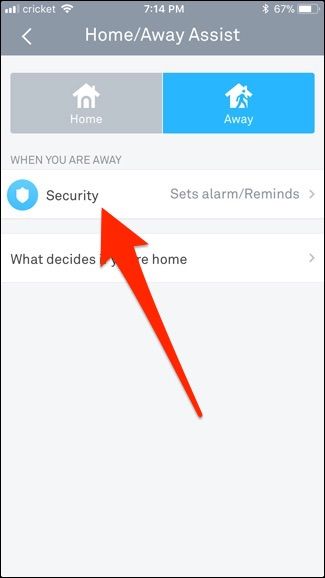Экран Home/Away Assist с опцией безопасности для статуса «Вне дома»