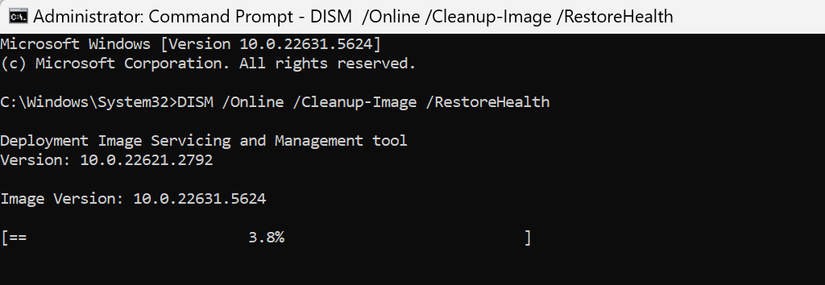 Запуск DISM в командной строке.