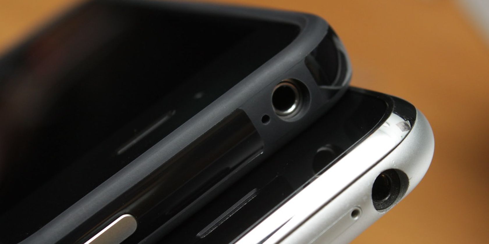 Как безопасно очистить разъём для наушников