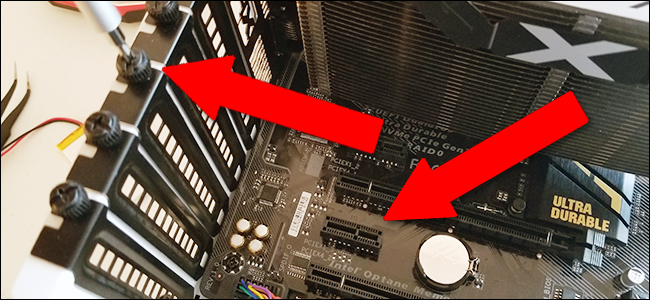 Макрофотография крепления карты и разъёмов антенн на старой карте