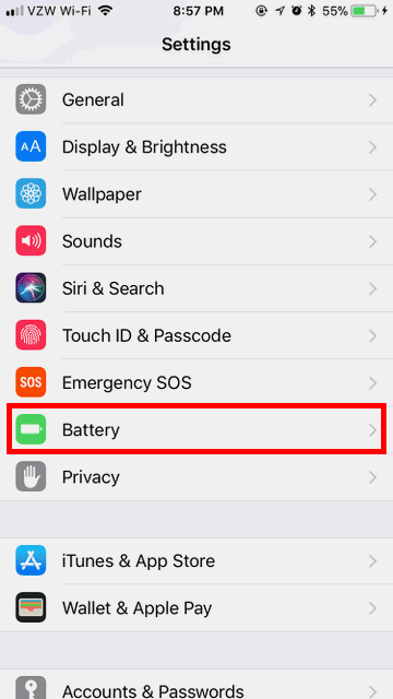 Раздел Аккумулятор в Настройках iPhone с указанием состояния батареи