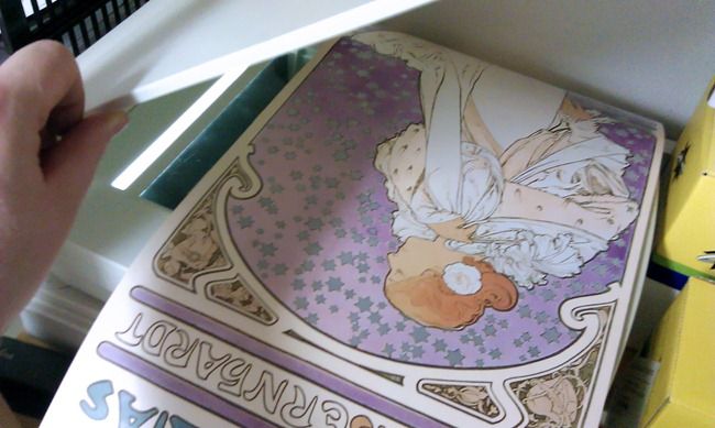 Плакат на стекле сканера с выступающим краем