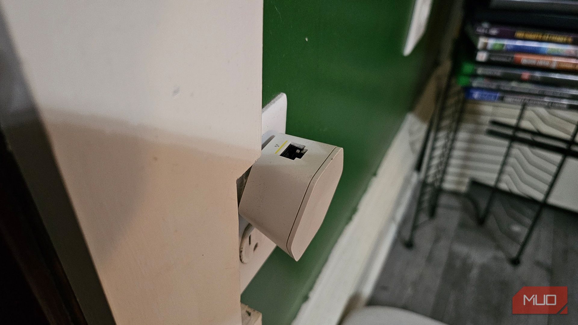 An Xfinity xFi Wi-Fi extender pod plugged into an outlet