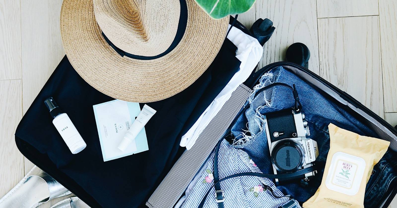 Сумки, собранные для отпуска