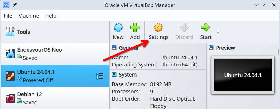 Менеджер VirtualBox с указанием кнопки Settings (жёлтая шестерёнка)