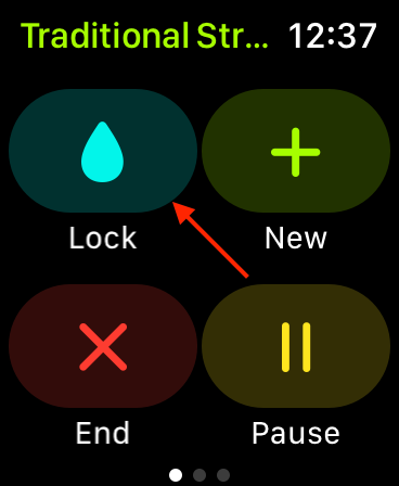 Включение блокировки от воды в приложении Тренировка на Apple Watch.