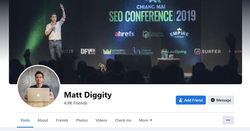 Профиль Facebook, настроенный корректно, с фотографией и обложкой