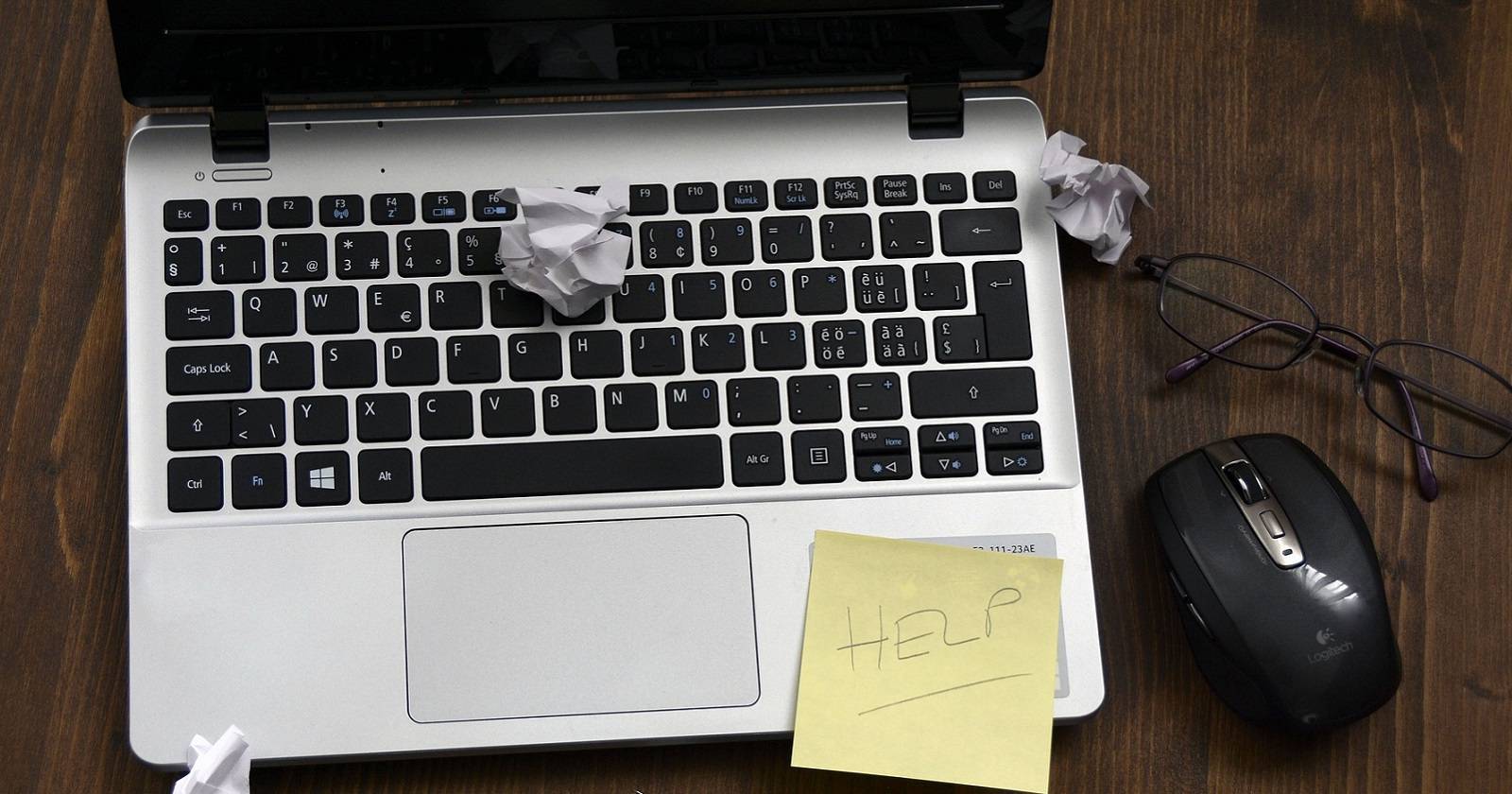 Заметка с подсказкой на стикере