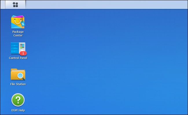 Меню с ярлыками частых приложений: Центр пакетов, Панель управления, File Station