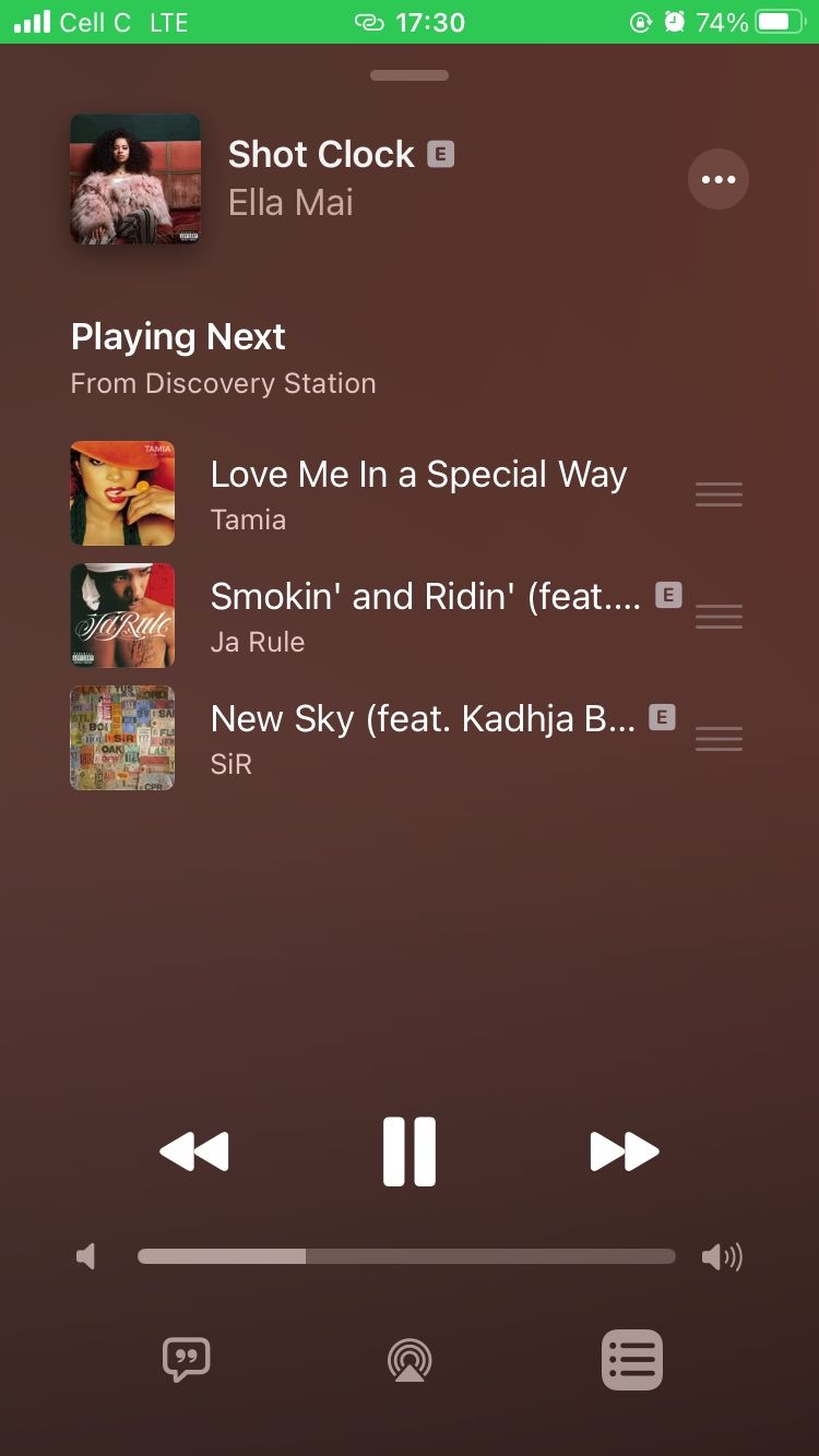 Следующие треки в очереди Discovery Station в Apple Music
