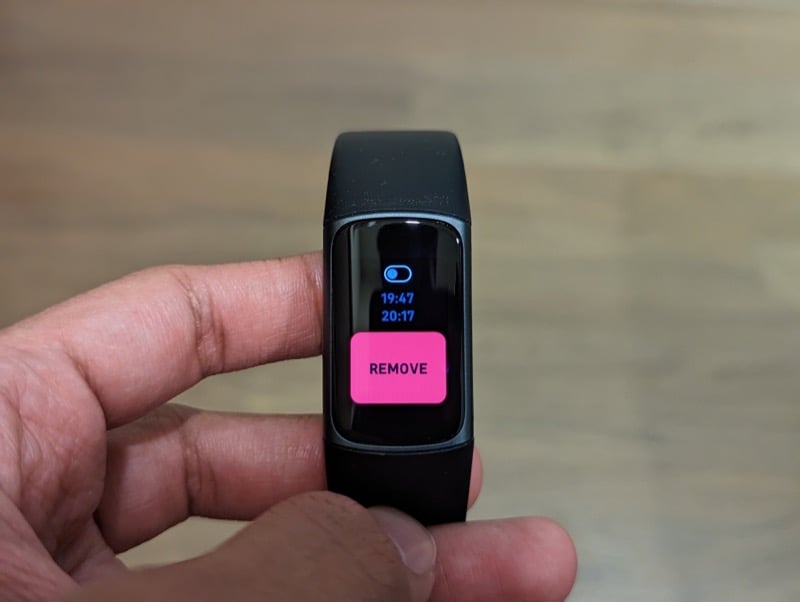 deleting an alarm on a fitbit