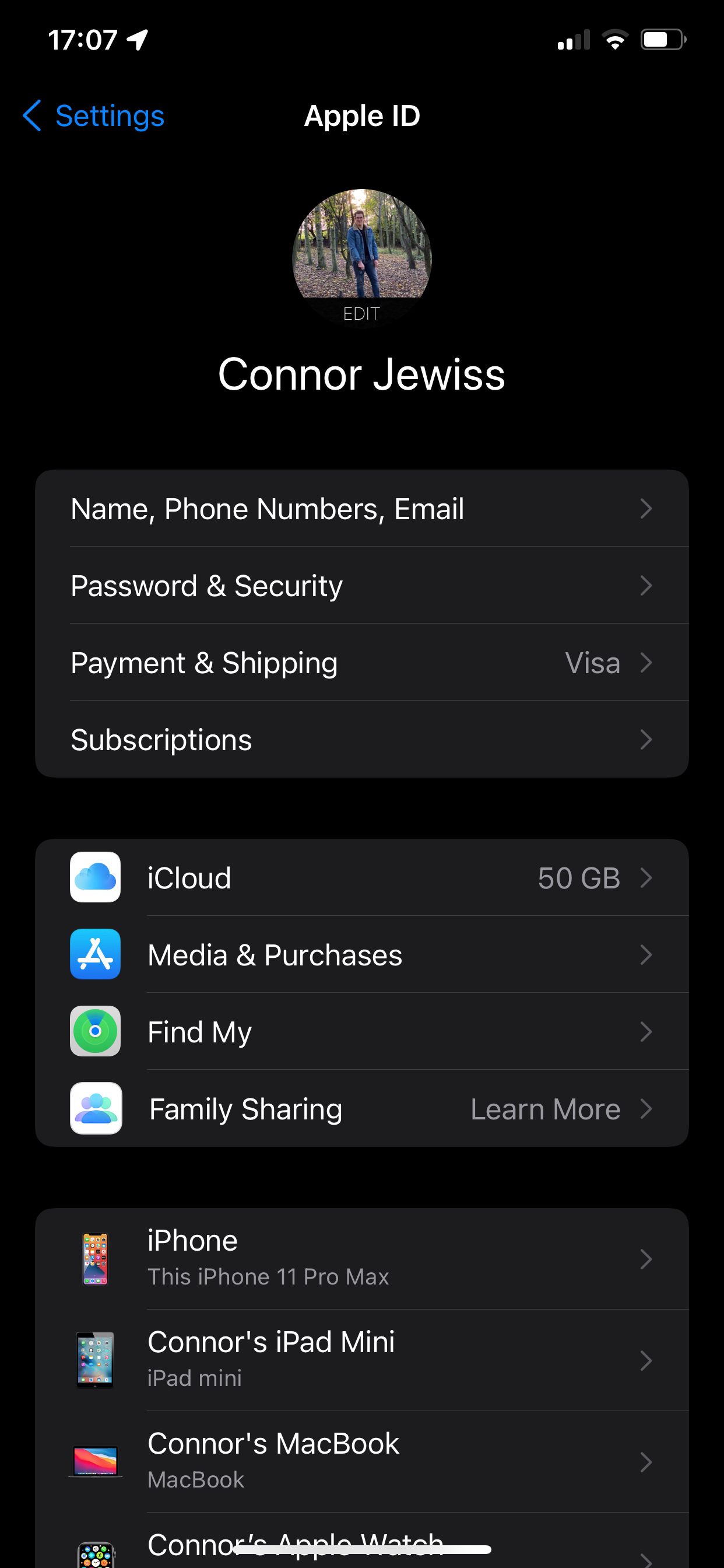 Скриншот страницы iCloud в приложении Настройки на iOS.