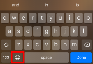 Клавиатура iOS: кнопка эмодзи подсвечена