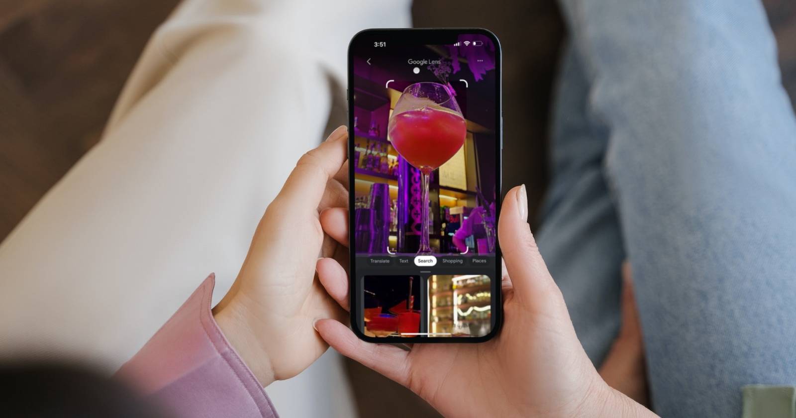 человек использует Google Lens в приложении Google Photos