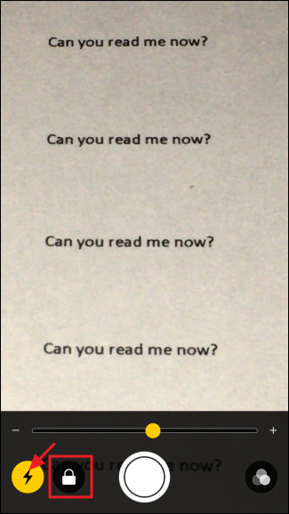 Кнопка фонарика в интерфейсе Лупы для включения подсветки