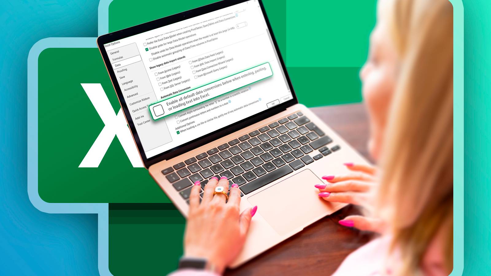 Человек работает в Excel на ноутбуке; выделена опция «Автоматическое преобразование данных».