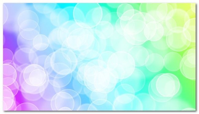 Малые, почти резкие пятна переднего плана создают глубину