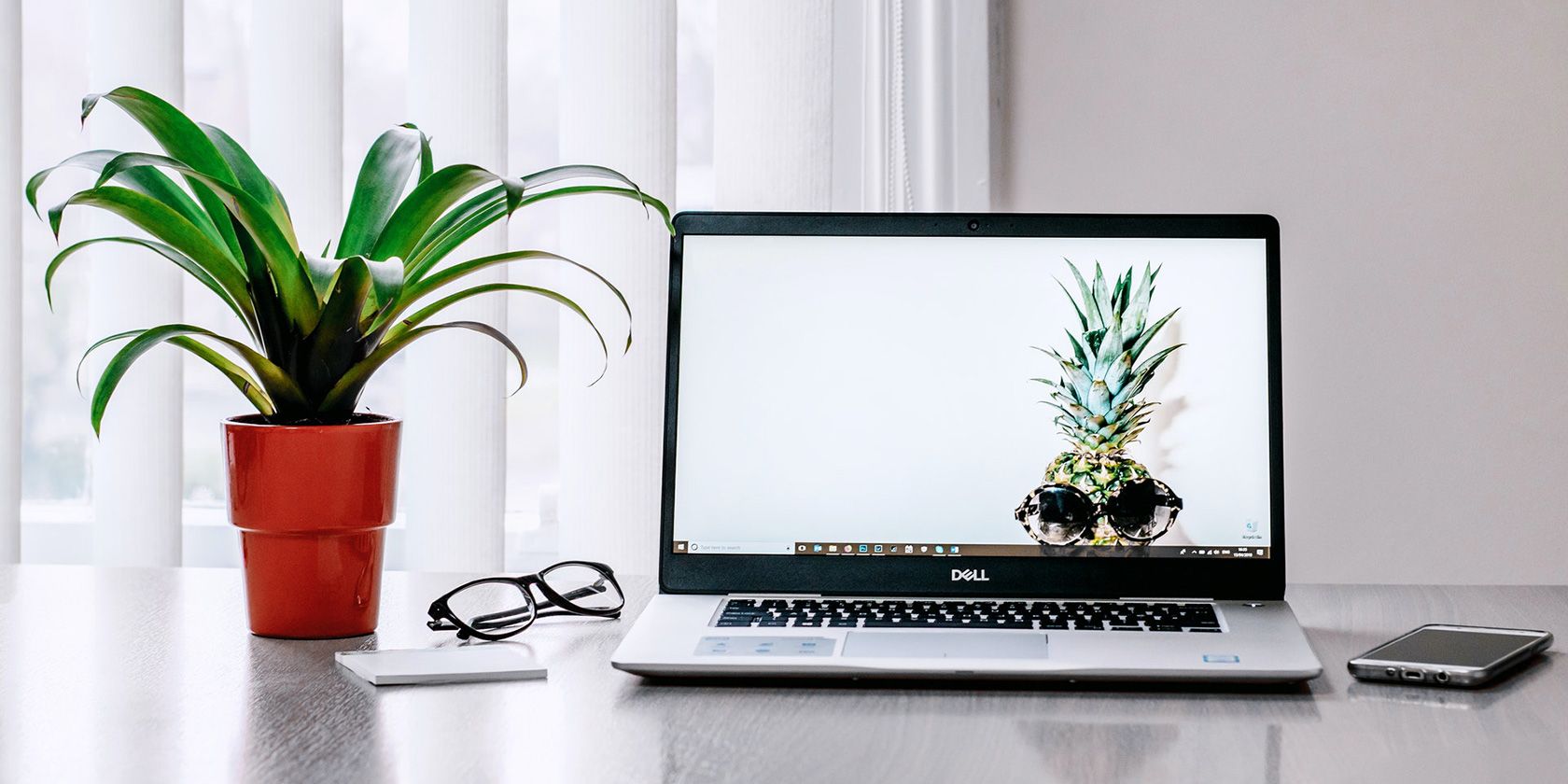 Изображение пользователя, управляющего архивами в Outlook