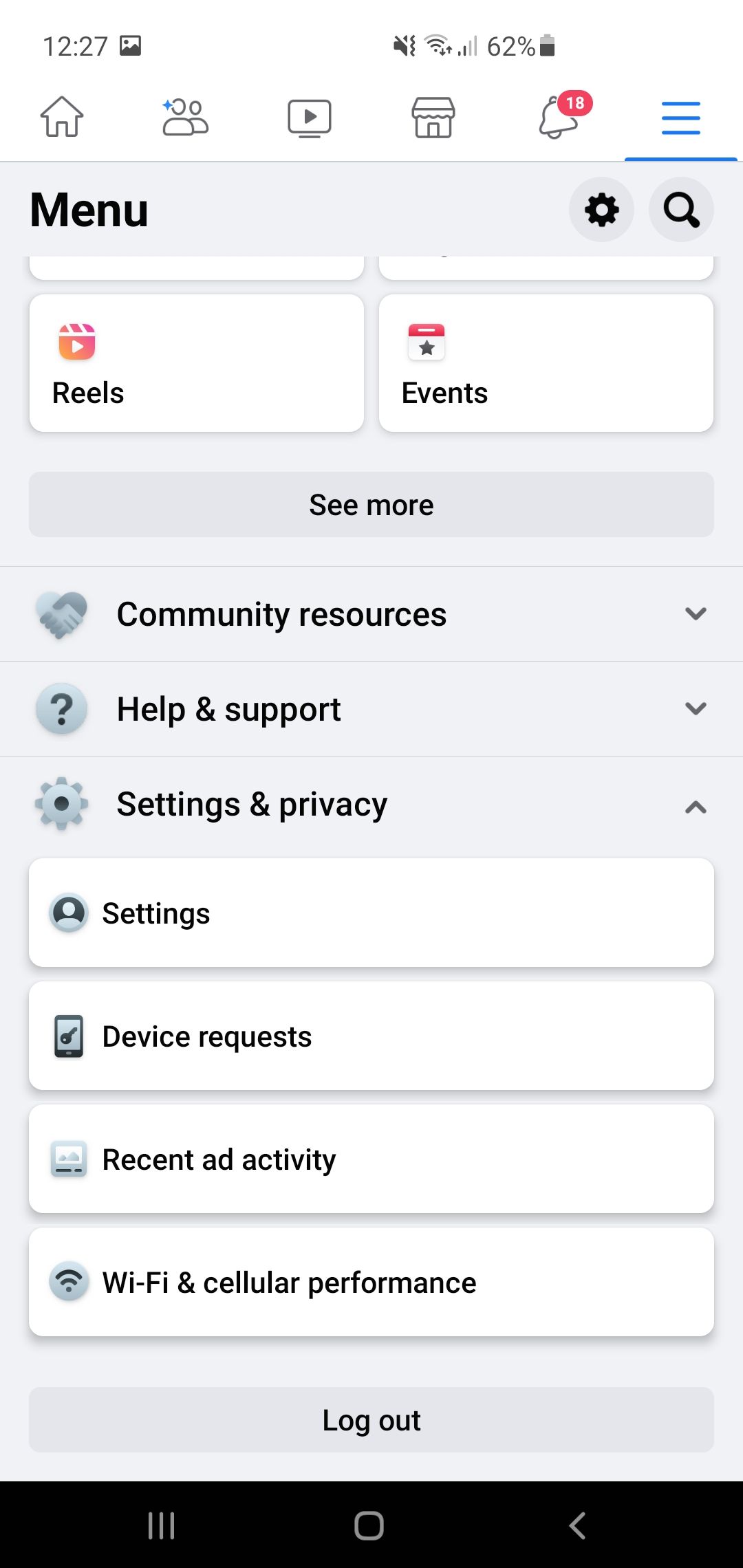 Переход в Настройки и конфиденциальность в мобильном приложении Facebook