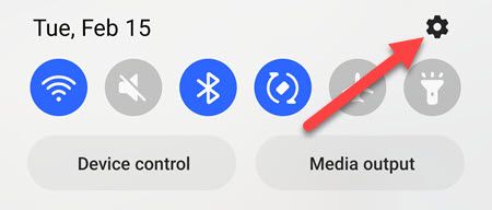 Нажмите на значок шестерёнки в настройках Android.