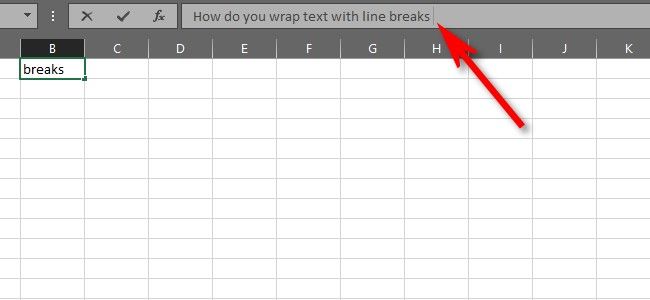 При достижении места для переноса нажмите Alt+Enter, чтобы вставить разрыв строки.