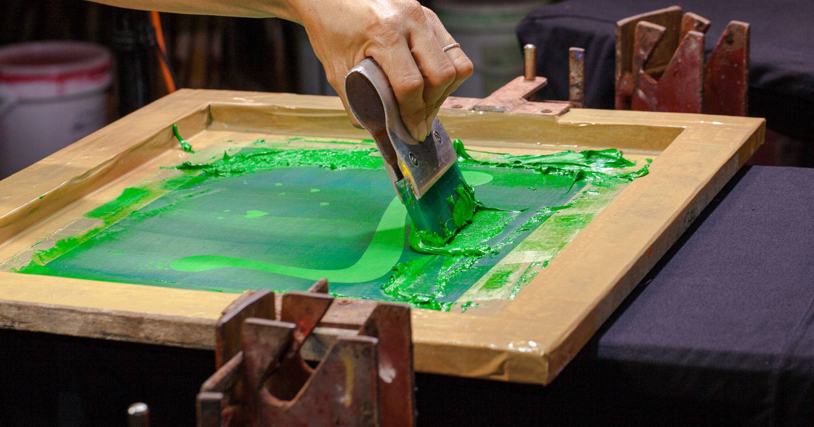 Футболка с трафаретной печатью на экране