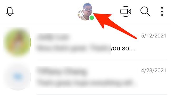 Нажмите на иконку профиля в мобильном приложении Skype.