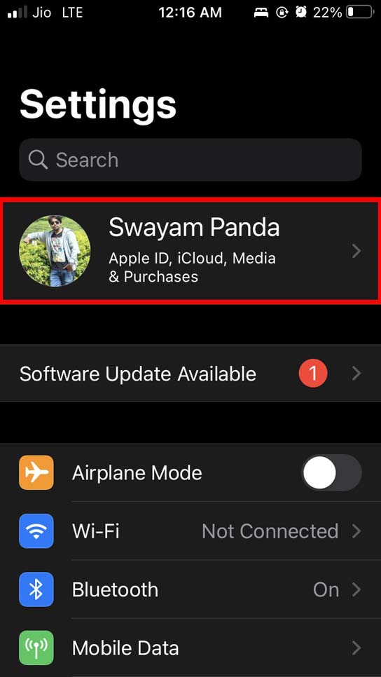 Toque en su Apple ID en Ajustes