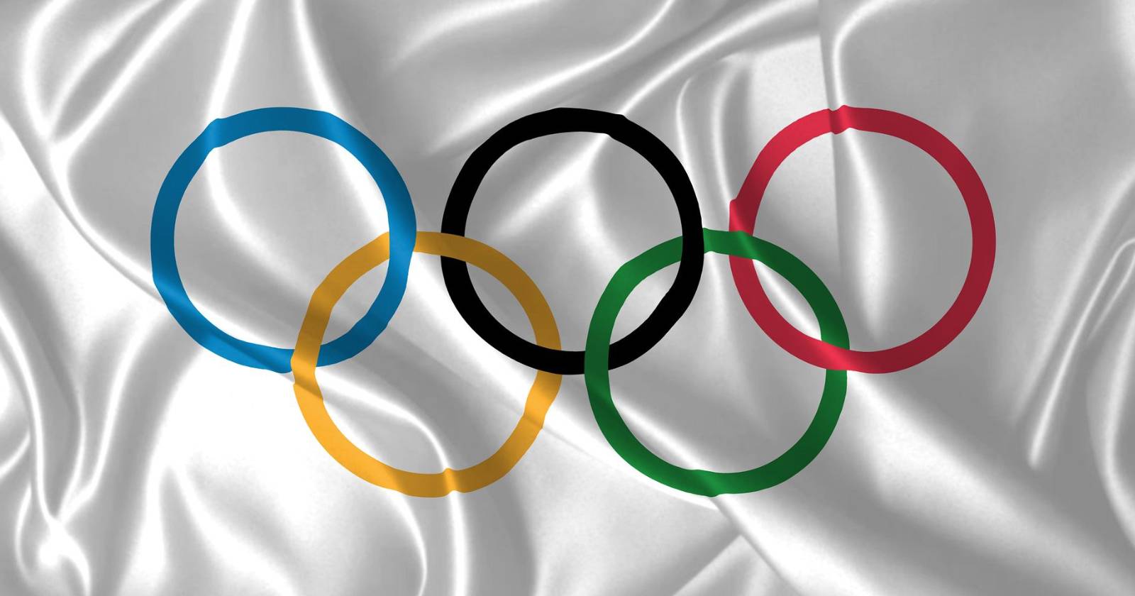 Олимпийский флаг над стадионом в Пекине