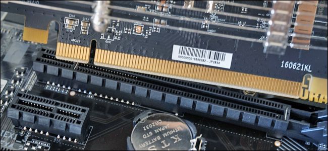 Установка видеокарты в слот PCIe