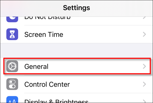 Выберите Основные в Настройках iPhone
