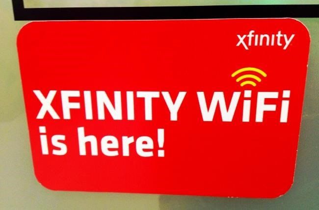 Знак «Xfinity Wi‑Fi» у входа в зону обслуживания провайдера
