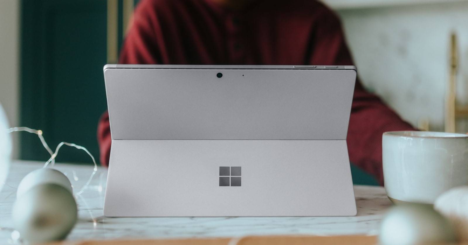Ноутбук Surface на столе