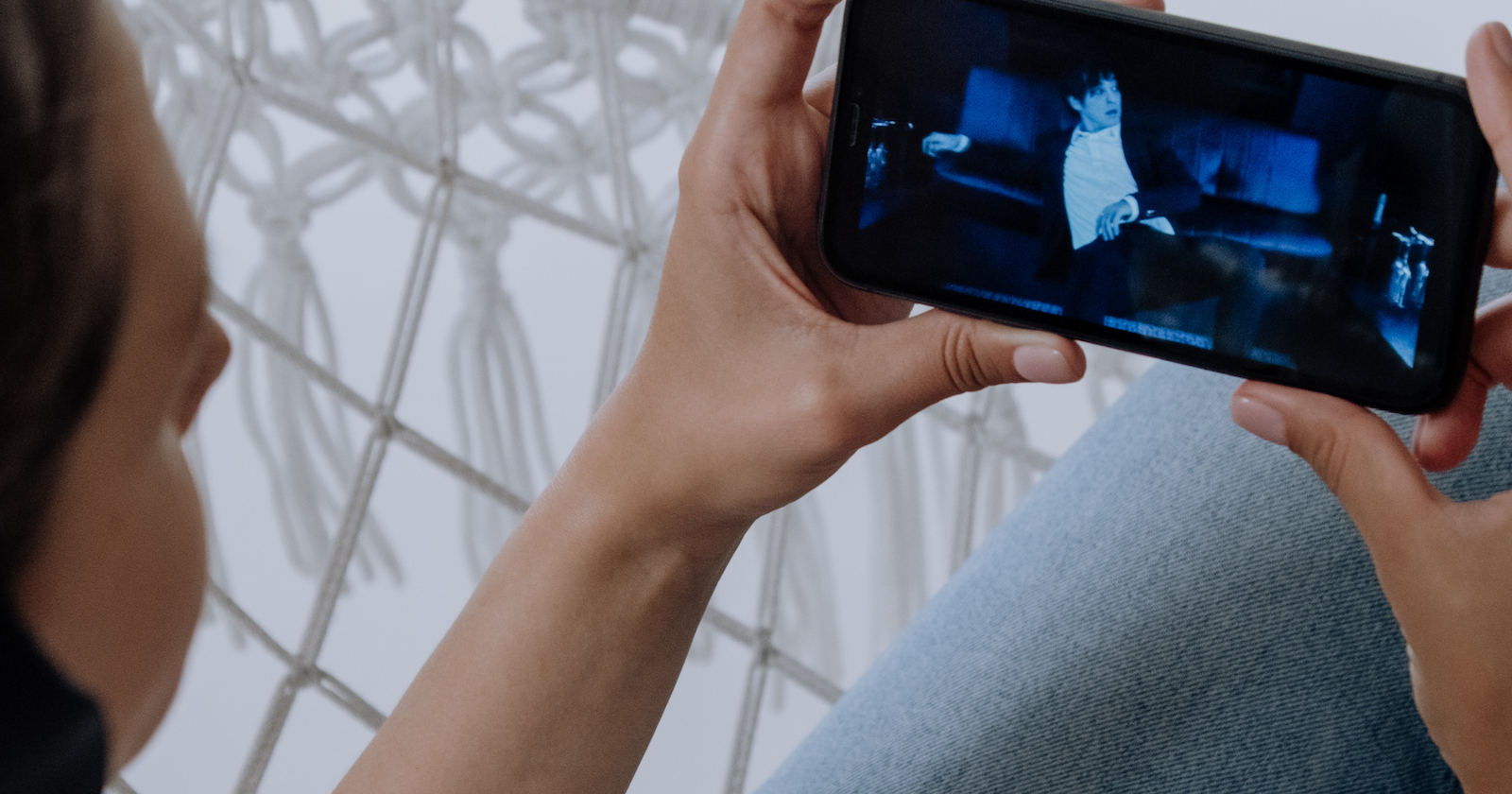 Слушать YouTube с выключенным экраном