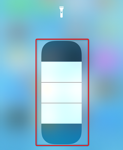Выбор яркости фонарика на iPhone.