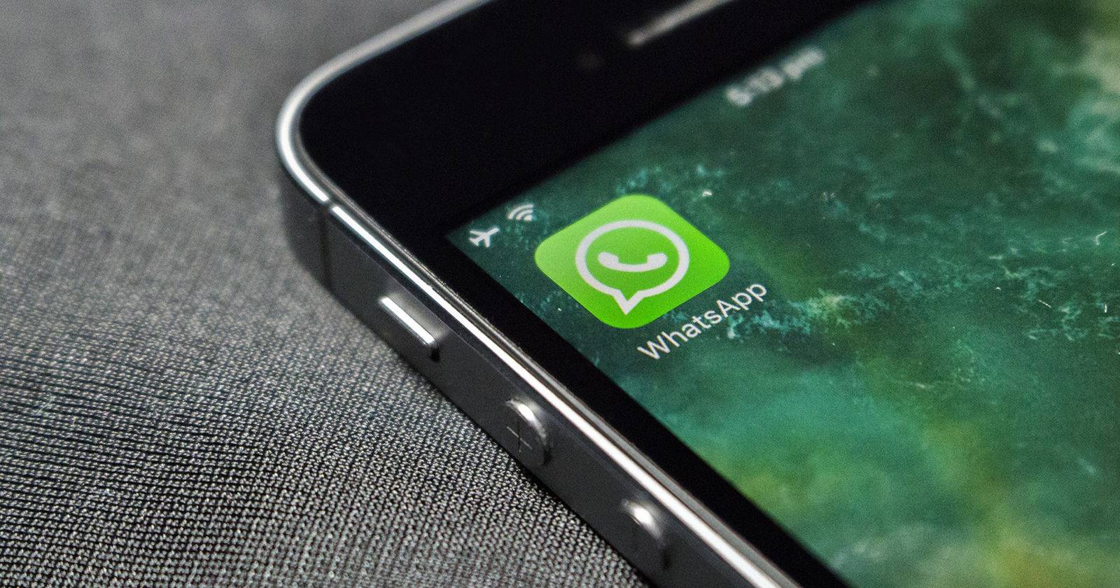 Экран переписки WhatsApp с множеством изображений и медиа