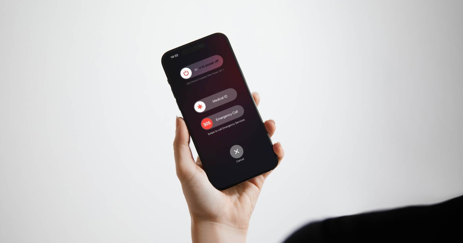 Экран iPhone с функциями экстренного вызова