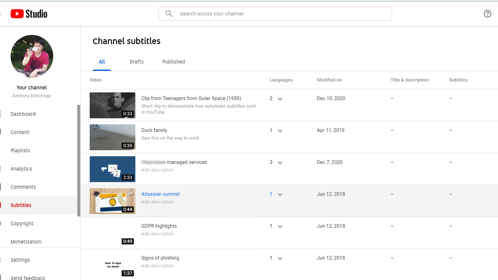 Экран субтитров канала YouTube